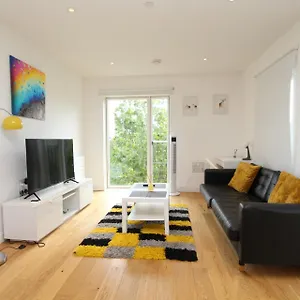 https://spacious-modern-1-bedroom-close-to-station-in-e16.cambridgehotelsuk.com